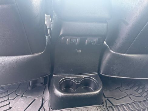 Used 2018 Jeep Wrangler Unlimited Sahara w/ Connectivity Group image 17