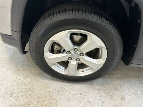 Used 2019 Jeep Compass Latitude w/ Cold Weather Group image 11