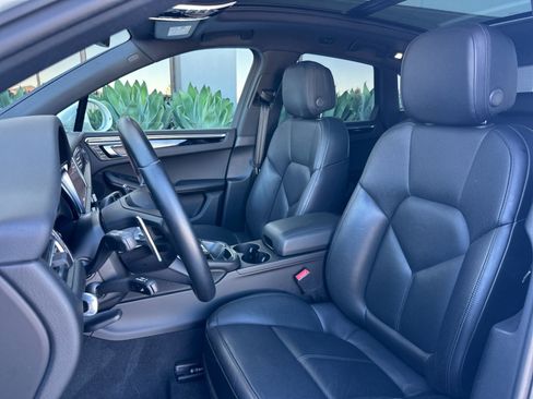 Certified 2024 Porsche Macan AWD/4WD image 5