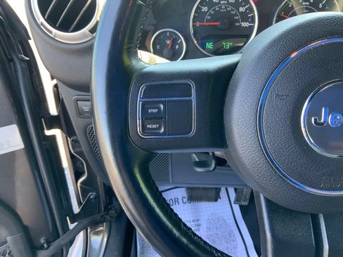 Used 2017 Jeep Wrangler Unlimited Rubicon AWD/4WD image 19