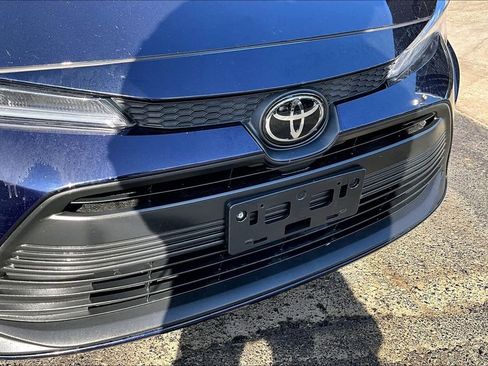 Used 2023 Toyota Corolla LE image 31