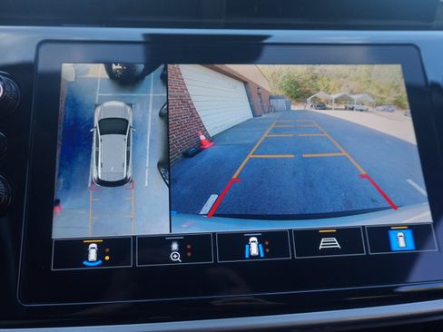 Used 2022 Chevrolet Bolt EUV Premier w/ Launch Edition image 28