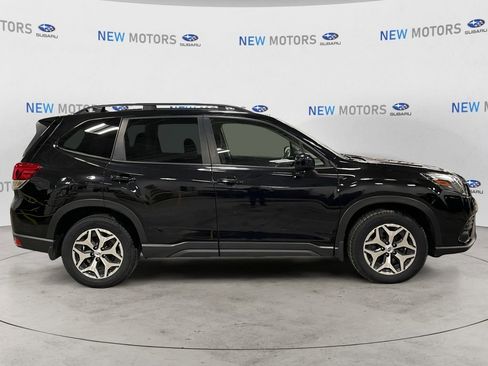 Used 2023 Subaru Forester Premium image 6