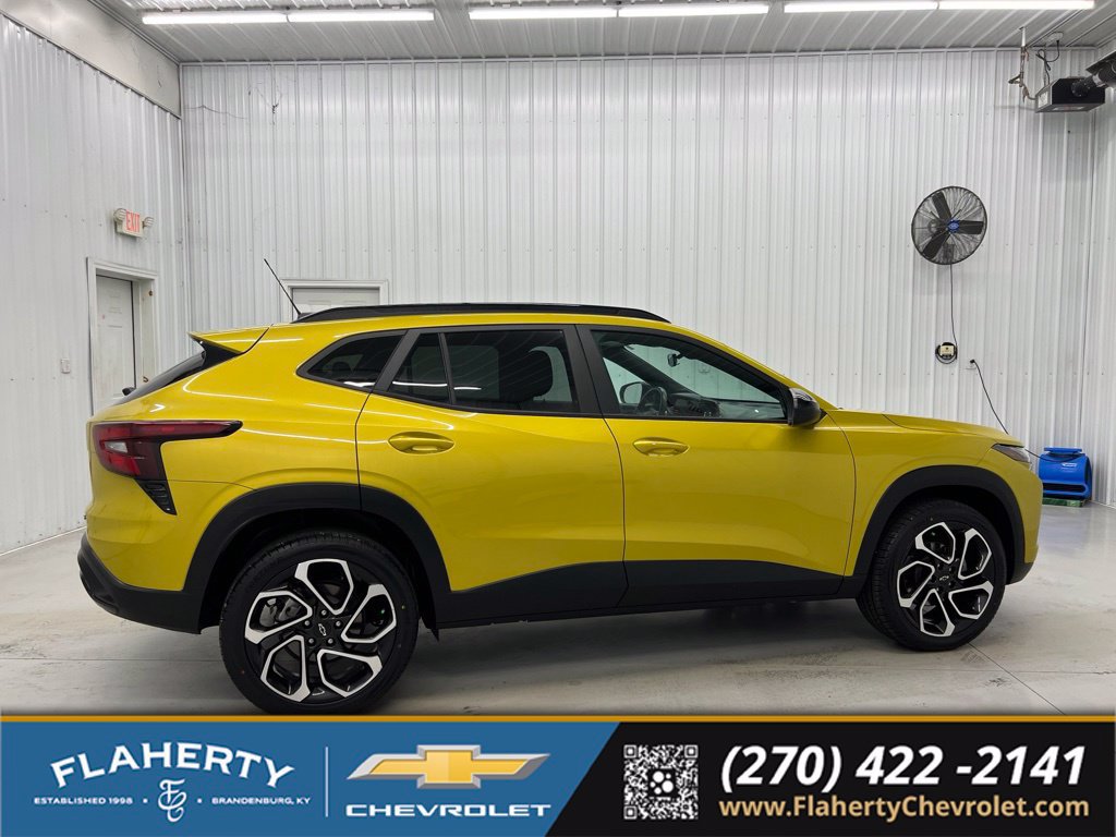 Used 2024 Chevrolet Trax RS w/ Driver Confidence Package FWD image 2
