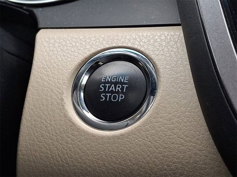 Used 2018 Toyota Camry XLE image 24