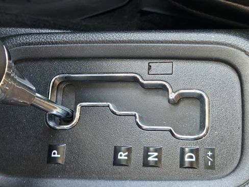 Used 2018 Jeep Wrangler Unlimited Rubicon w/ Connectivity Group image 15