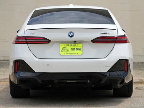 Used 2025 BMW i5 eDrive40i w/ M Sport Package RWD image 11