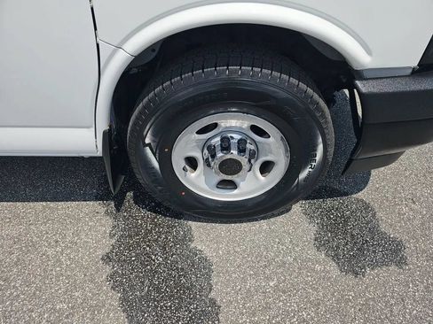Used 2017 Chevrolet Express 3500 Extended RWD image 22