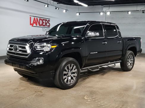 Used 2022 Toyota Tacoma Limited AWD/4WD image 3