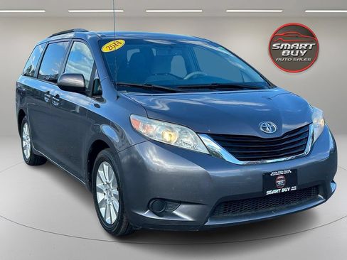 Used 2014 Toyota Sienna LE AWD/4WD image 4