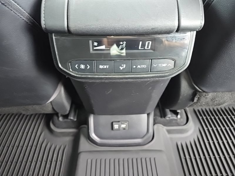 Used 2021 Toyota Highlander XLE AWD/4WD image 36