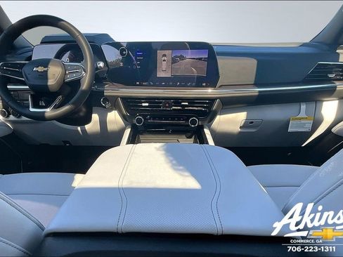 New 2026 Chevrolet Suburban Premier image 6