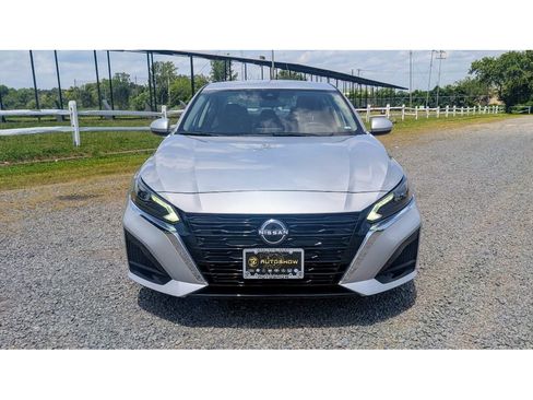 Used 2023 Nissan Altima 2.5 SV image 2