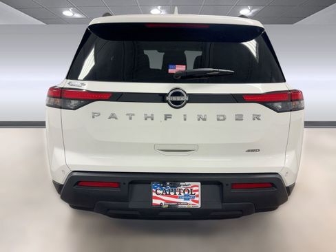 Used 2025 Nissan Pathfinder SV image 9
