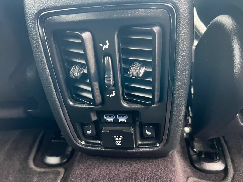 Used 2017 Jeep Grand Cherokee Limited w/ Trailer Tow Group IV AWD/4WD image 11