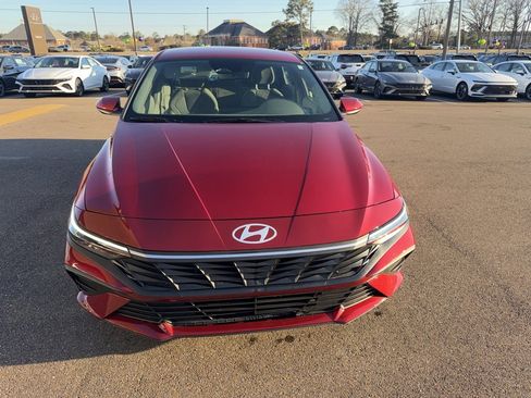 Used 2024 Hyundai Elantra SE image 12