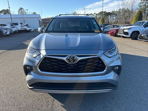 Used 2021 Toyota Highlander Platinum image 3