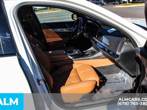 Used 2023 BMW 740i w/ Parking Assistance Package image 19