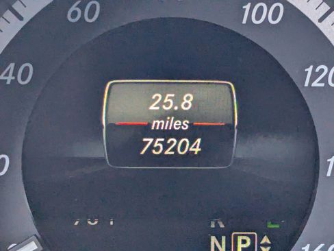 Used 2013 Mercedes-Benz E 350 Sedan image 36