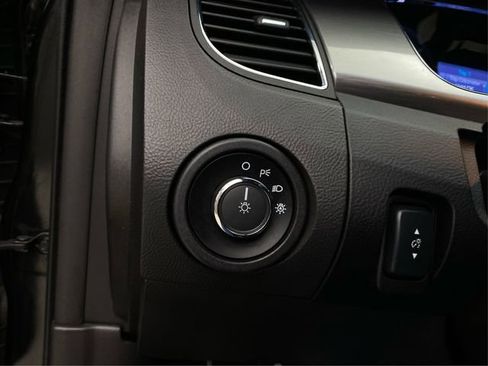 Used 2014 Ford Taurus SEL FWD image 22