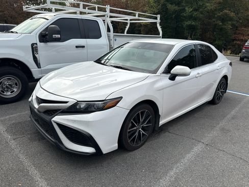 Used 2023 Toyota Camry SE w/ Convenience Package FWD image 1
