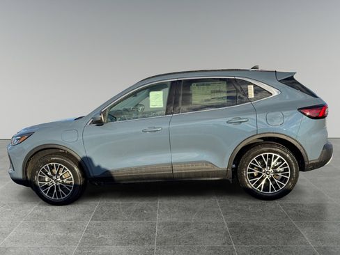 New 2026 Ford Escape SE image 2