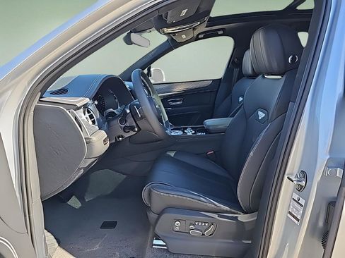 New 2024 Bentley Bentayga image 18