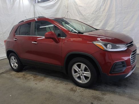 Used 2018 Chevrolet Trax LT w/ LT Convenience Package FWD image 11