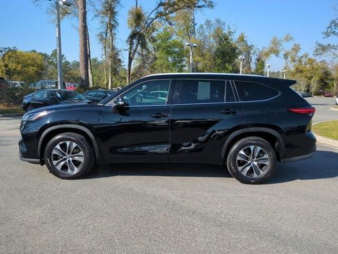 Used 2022 Toyota Highlander XLE image 8
