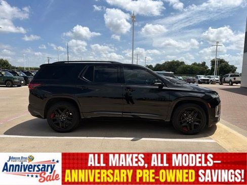 Used 2022 Chevrolet Traverse Premier w/ Redline Edition FWD image 1