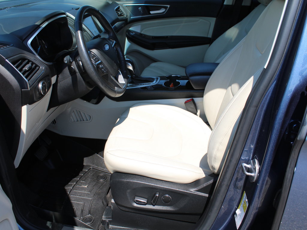 Used 2018 Ford Edge Titanium w/ Ford Safe & Smart Package FWD image 10