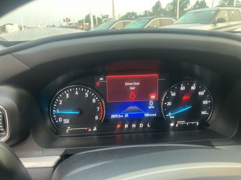 Used 2023 Ford Explorer XLT w/ Equipment Group 202A AWD/4WD image 10