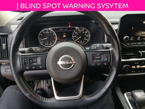 Used 2022 Nissan Pathfinder SV image 13