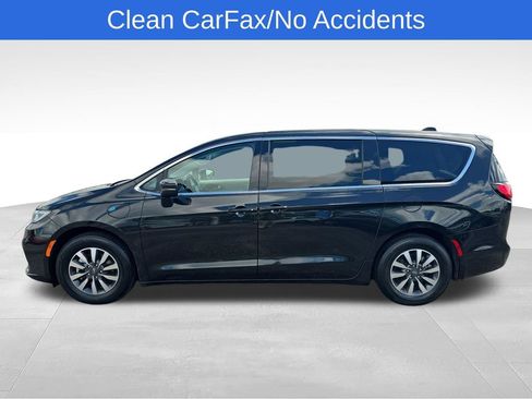 Used 2023 Chrysler Pacifica Touring-L FWD image 2