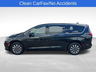 Used 2023 Chrysler Pacifica Touring-L FWD video 2