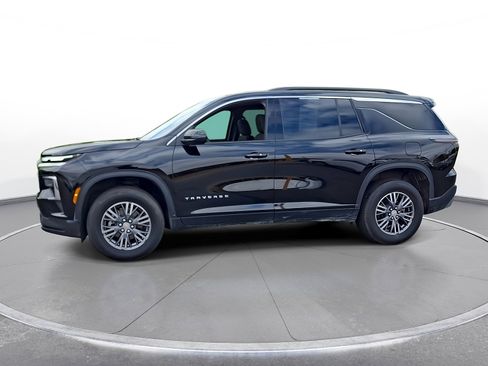 Used 2025 Chevrolet Traverse LT FWD image 4