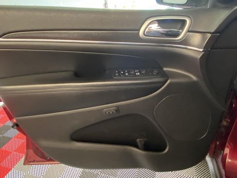Used 2018 Jeep Grand Cherokee Limited AWD/4WD image 20
