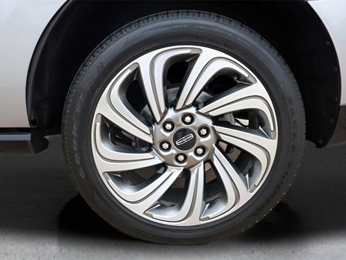 Used 2023 Lincoln Navigator Reserve image 29