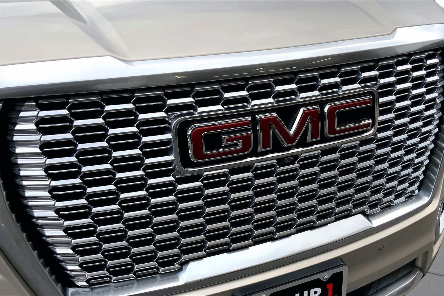 Used 2024 GMC Yukon Denali RWD image 30