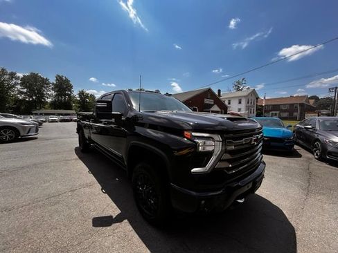 Used 2024 Chevrolet Silverado 2500 High Country w/ Midnight Edition AWD/4WD image 3