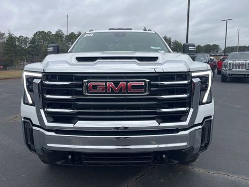 New 2026 GMC Sierra 2500 SLE image 2