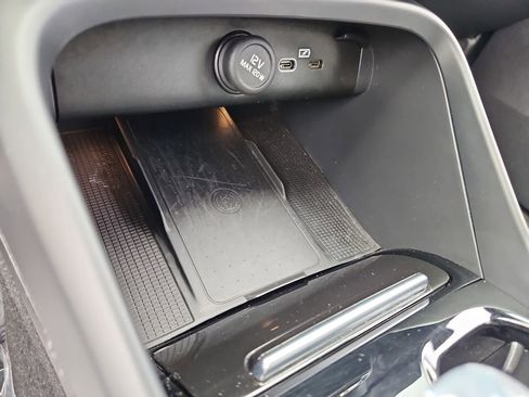 Used 2023 Volvo XC40 Recharge Ultimate w/ Protection Package Premier image 23