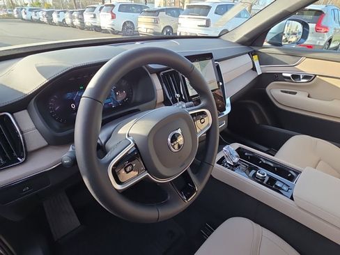 New 2026 Volvo XC90 B5 Plus w/ Protection Package Premier AWD/4WD image 7