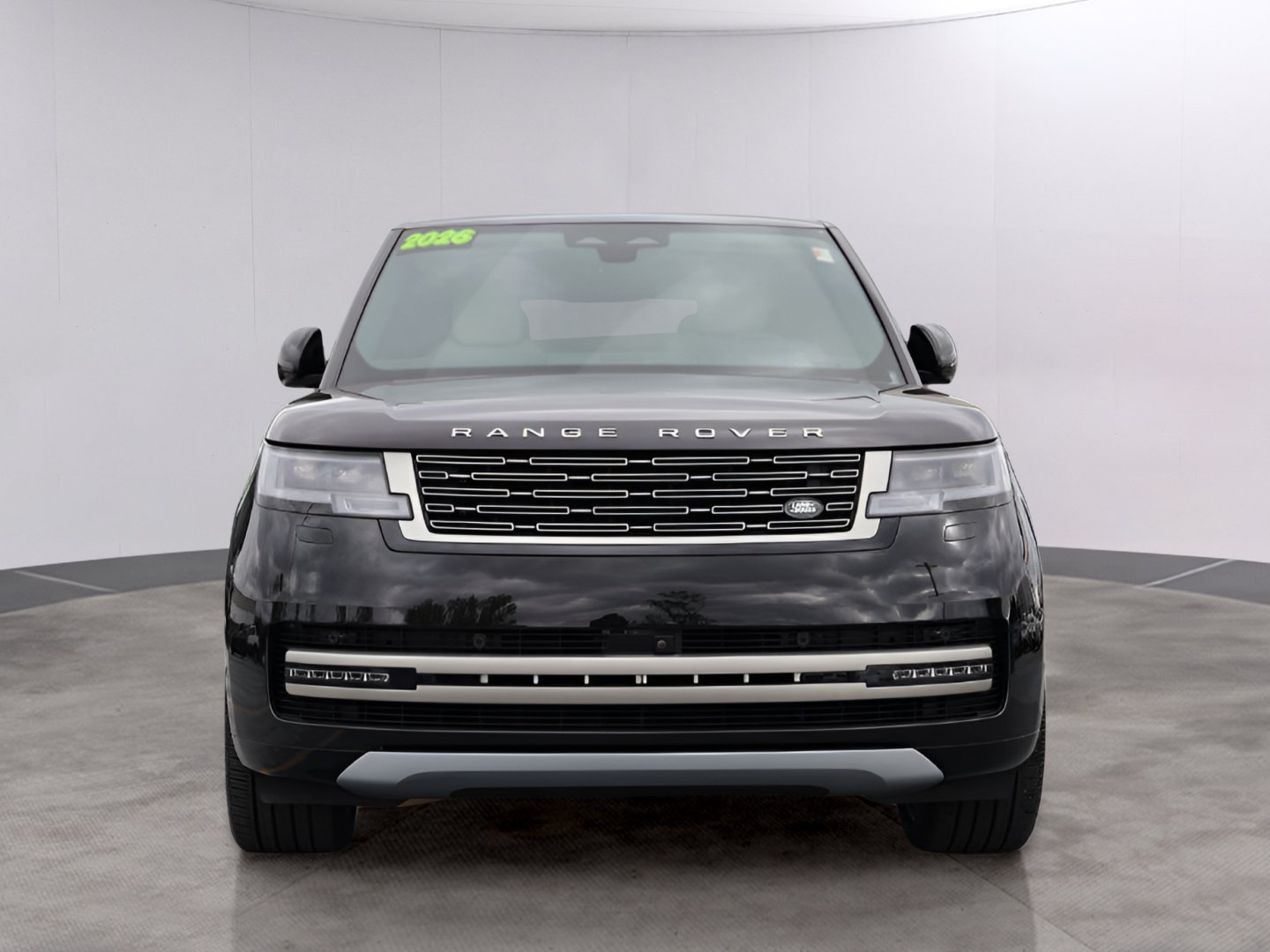 Used 2026 Land Rover Range Rover SE AWD/4WD image 2