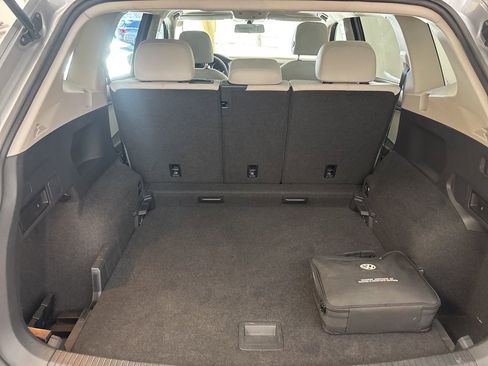 Used 2020 Volkswagen Tiguan SE image 12