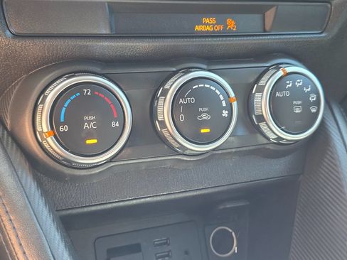 Used 2019 Toyota Yaris XLE FWD image 37