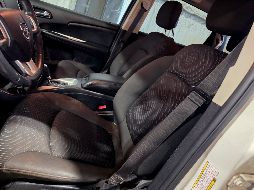 Used 2018 Dodge Journey SE w/ Connectivity Group FWD image 6