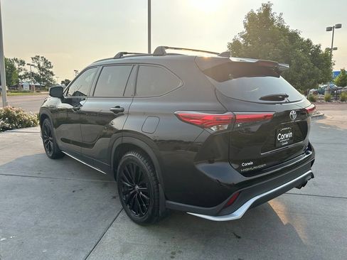 Used 2023 Toyota Highlander XSE FWD image 5
