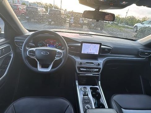 Used 2023 Ford Explorer XLT w/ Equipment Group 202A AWD/4WD image 9