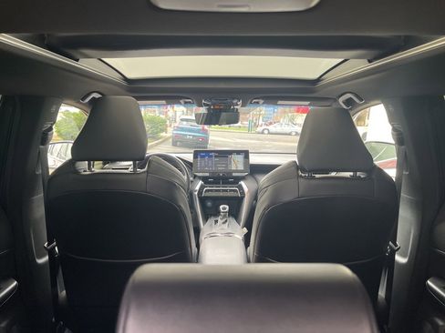 Used 2021 Toyota Venza Limited image 47